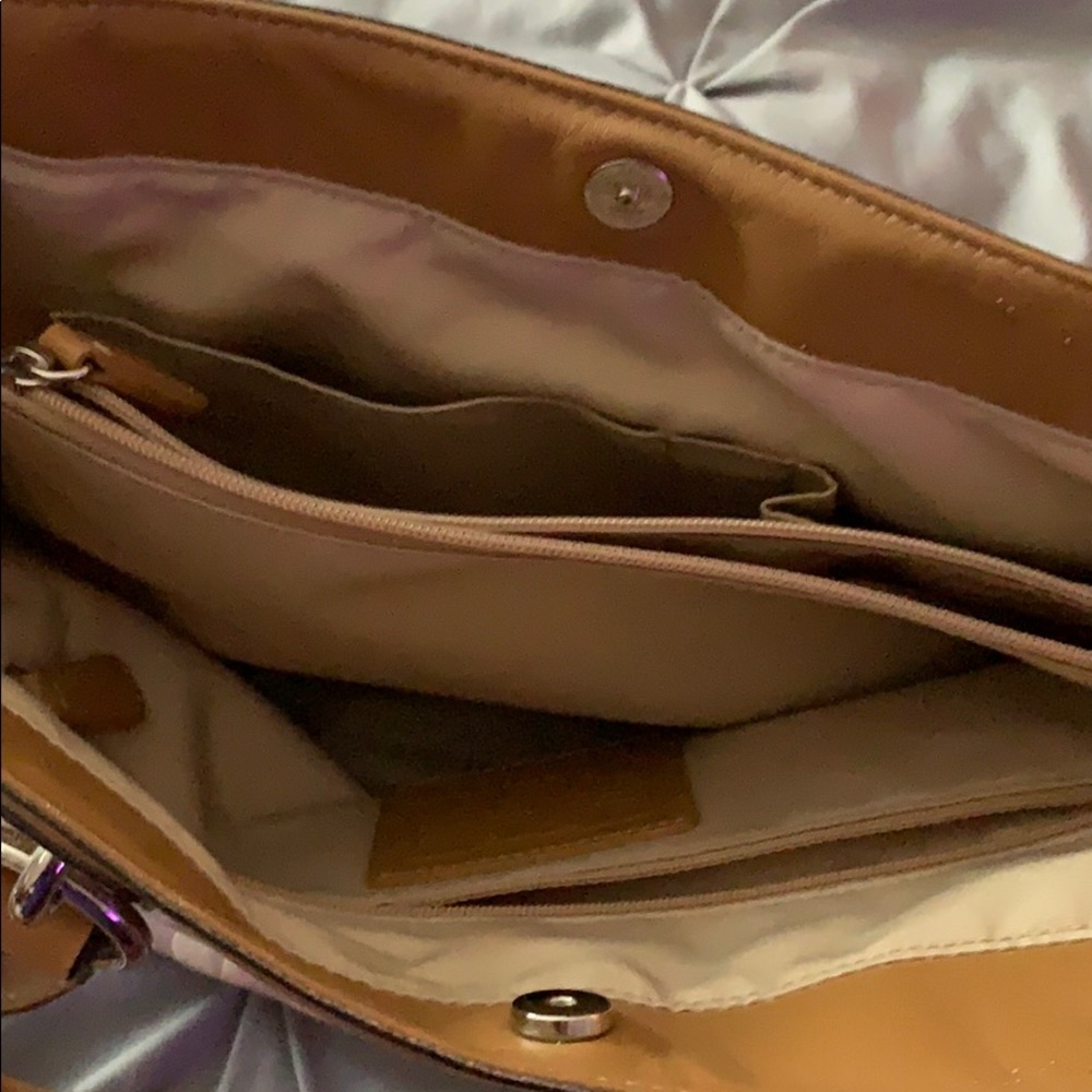 💜 COACH purse!! Gently used! Look at all the pictures. - Picture 3 of 4